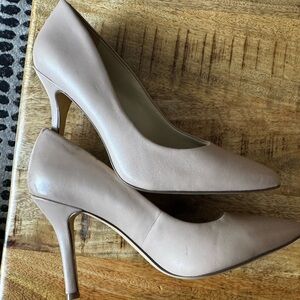Nine West Women's FLAX Beige tan leather pumps Heels 8.5 8 1/2 euc